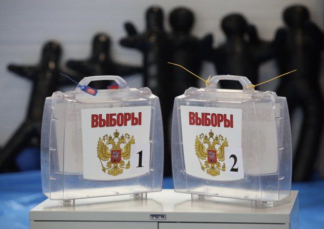 Либерал-демократы и коммунисты активизировались перед выборами в ХМАО Либерал-демократы и коммунисты активизировались перед выборами в ХМАО