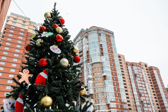 Праздник к нам приходит: Сургут начали украшать к Новому году Праздник к нам приходит: Сургут начали украшать к Новому году