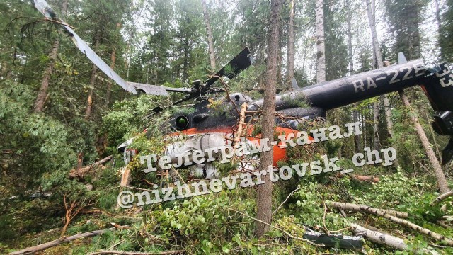 Опубликованы фотографии крушения вертолета МИ-8 в ХМАО Опубликованы фотографии крушения вертолета МИ-8 в ХМАО