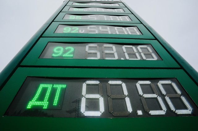 Жители Нефтеюганска пожаловались на дорогой бензин