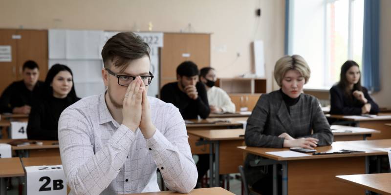 Стресс из-за ЕГЭ и ОГЭ становится причиной ожирения у подростков
