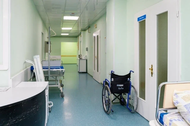 Житель Нефтеюганска украл санки, разбил ими четыре авто и попал в лечебницу Житель Нефтеюганска украл санки, разбил ими четыре авто и попал в лечебницу