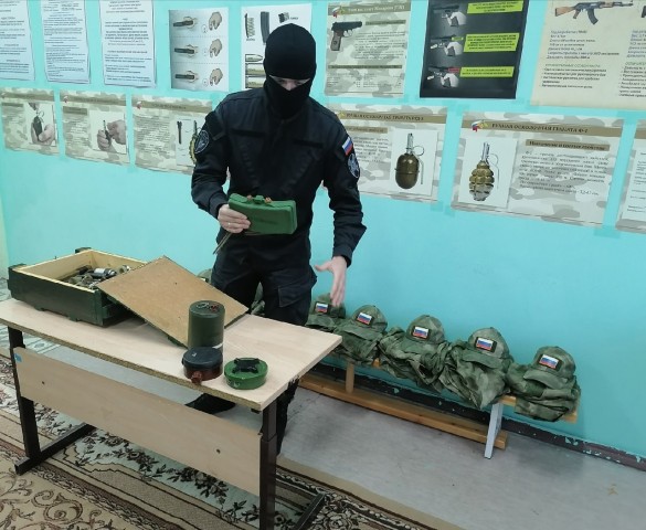 В ХМАО спецназовец, вернувшийся из Украины, учил подростков обращаться с минами
