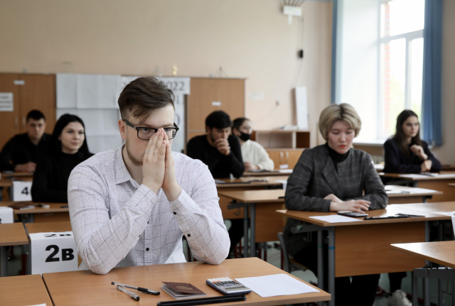 Стресс из-за ЕГЭ и ОГЭ становится причиной ожирения у подростков Стресс из-за ЕГЭ и ОГЭ становится причиной ожирения у подростков