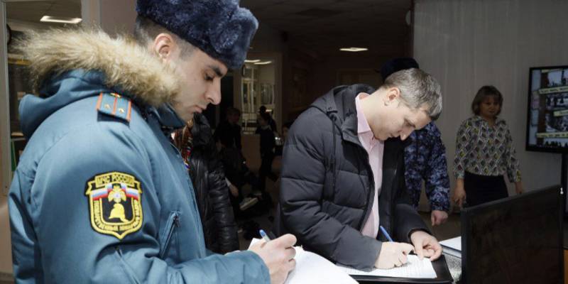 В Сургутском районе силовики проверили избирательные участки