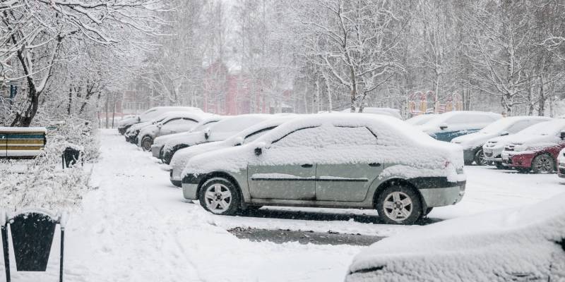 В Сургуте неизвестный обстреливает припаркованные автомобили