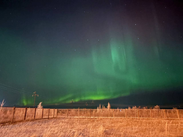 Мощное северное сияние засняли рядом с Сургутом