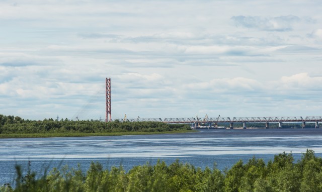 В ХМАО второй мост через Обь готов почти на четверть