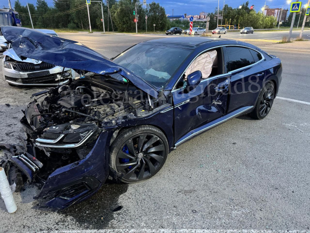 Тройная авария с пострадавшими произошла на перекрестке в Сургуте