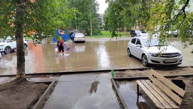 Город в ХМАО затопило после дождя. Фото