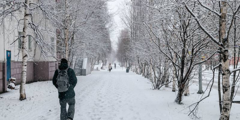 Зумеры из ХМАО показывают, как изменились города, ностальгируя по 2016 году