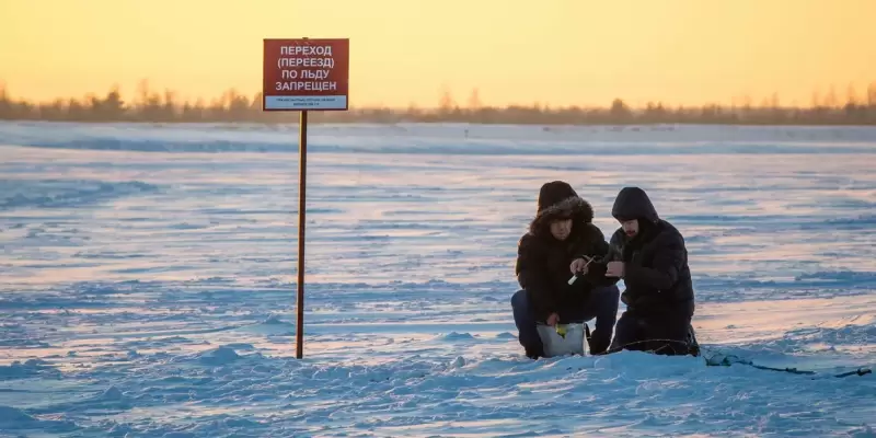 Жителям ХМАО запретили выходить на лед и пригрозили штрафами