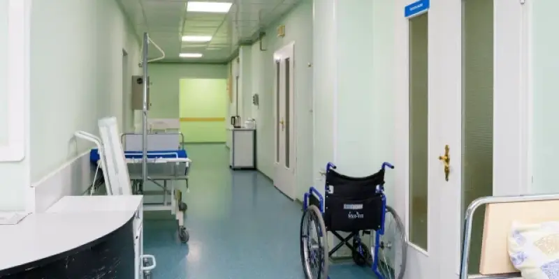 Житель Нефтеюганска украл санки, разбил ими четыре авто и попал в лечебницу