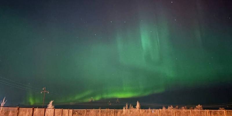 Мощное северное сияние засняли рядом с Сургутом Мощное северное сияние засняли рядом с Сургутом