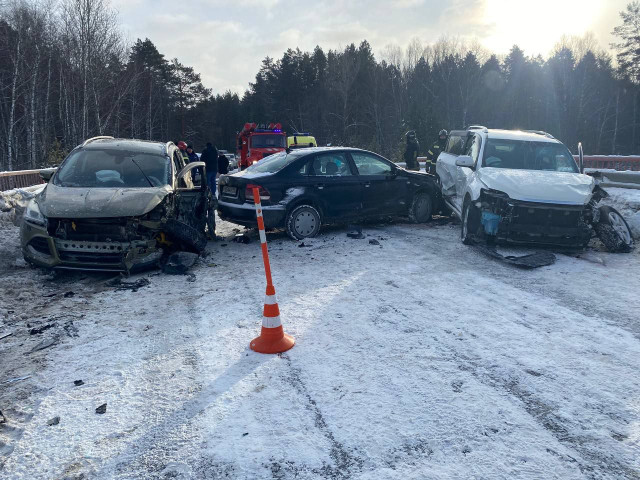 В жесткое ДТП под Тюменью попали мать с ребенком из Югры