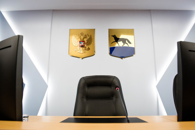 Спасли коллеги: в Сургуте депутата едва не лишили мандата