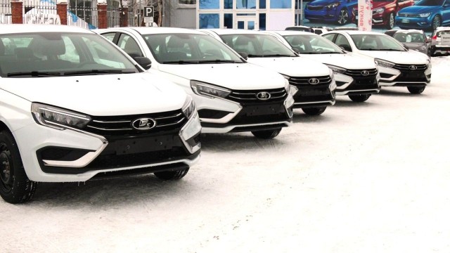 В Сургут прибыли автомобили топовой комплектации для победителей Викторины «Достижения Югры»