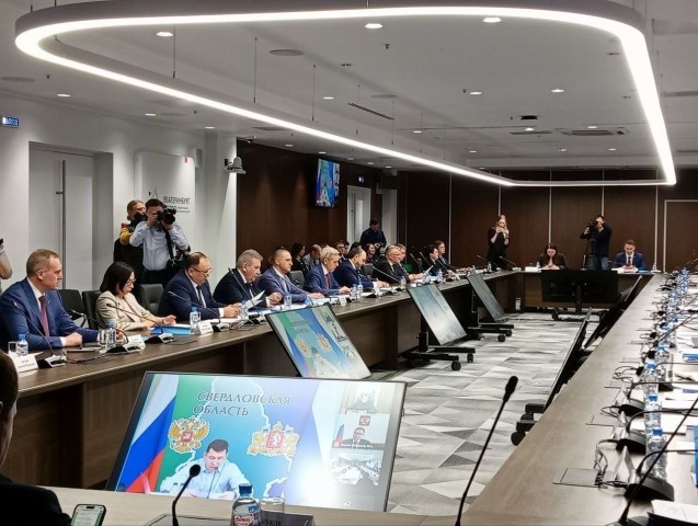​Единороссы Урала обсудили подготовку к выборам и систему взаимодействия регионов