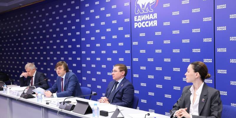 «Единая Россия» и Минпросвещения провели Всероссийский штаб по вопросу учреждений образования