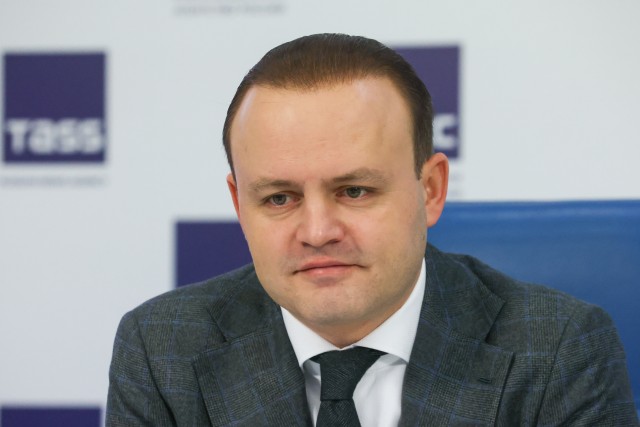В Госдуме потребовали разъяснений от МВД из-за скандала с прической мамы школьницы из ХМАО В Госдуме потребовали разъяснений от МВД из-за скандала с прической мамы школьницы из ХМАО
