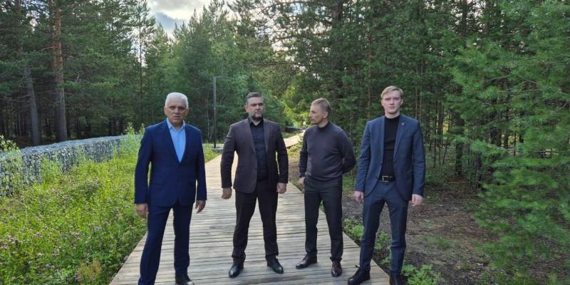 Партийный десант оценил ход благоустройства на «Тропе ЧелоВечность»