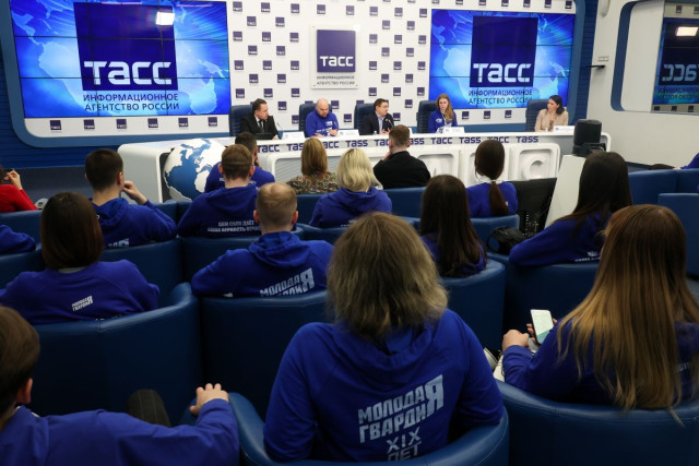 &laquo;Единая Россия&raquo; и &laquo;Молодая Гвардия&raquo; запустили федеральный образовательный проект &laquo;ПолитЗавод&raquo;