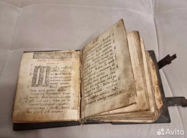 В Югре продают библию, которой 127 лет