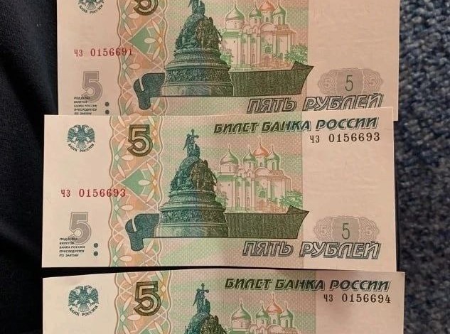 В Югре появились новые пятирублевые банкноты В Югре появились новые пятирублевые банкноты