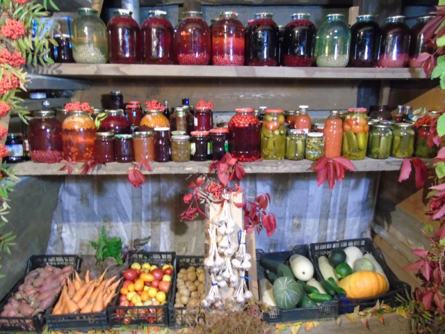 В ХМАО закончили прием работ на «Урожай года». Эксклюзивные фото гигантского помидора и арбузов