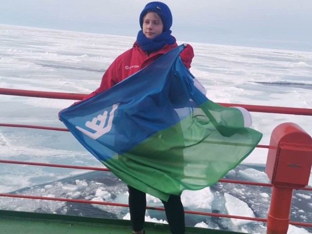 Знамя Югры побывало в Арктике
