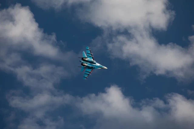 В Нижневартовске объяснили появление военного бомбардировщика в небе