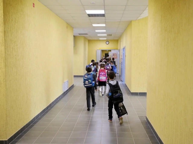 В Югре агрессивная женщина кричала матом на школьника и обещала задушить В Югре агрессивная женщина кричала матом на школьника и обещала задушить