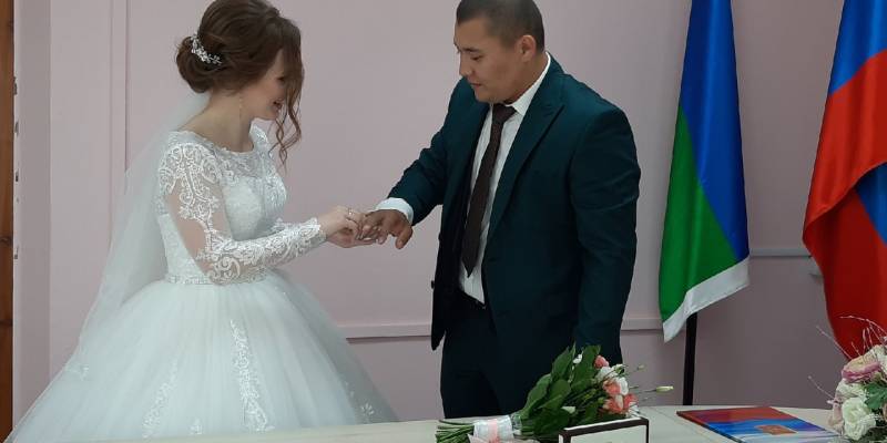 В Сургутском районе почти полсотни пар поженились перед мобилизацией