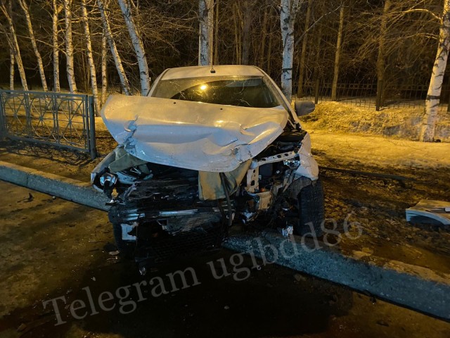 В Нижневартовске водитель ВАЗа проехал на «красный» и устроил ДТП