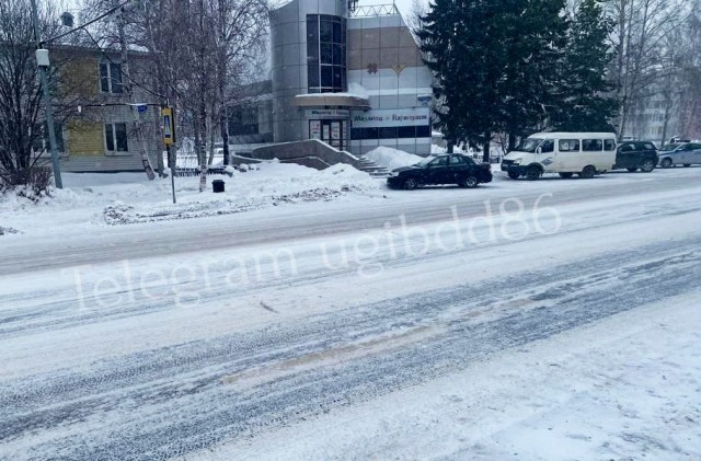 В ХМАО водитель сбил подростка на пешеходном переходе и скрылся с места ДТП В ХМАО водитель сбил подростка на пешеходном переходе и скрылся с места ДТП
