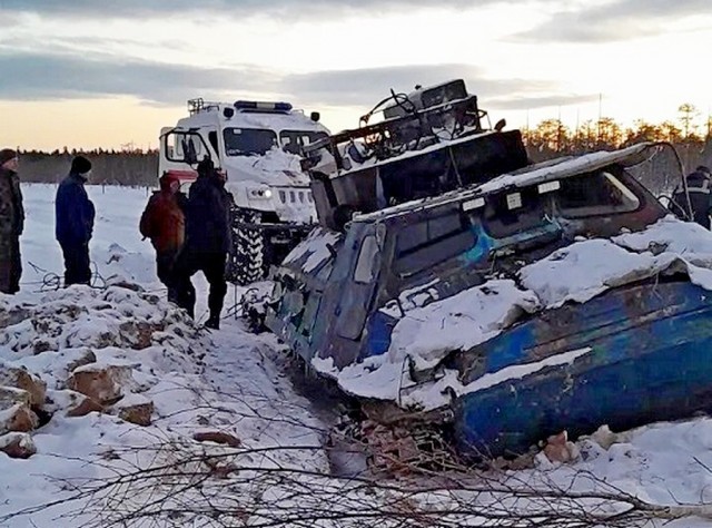 В ХМАО через неделю спасли троих рыбаков, провалившихся в болото