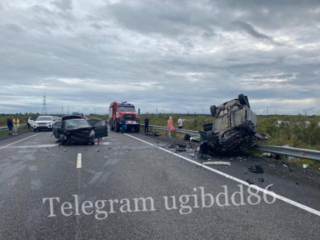 В ХМАО водитель в лобовой аварии покалечил двоих детей и троих взрослых В ХМАО водитель в лобовой аварии покалечил двоих детей и троих взрослых