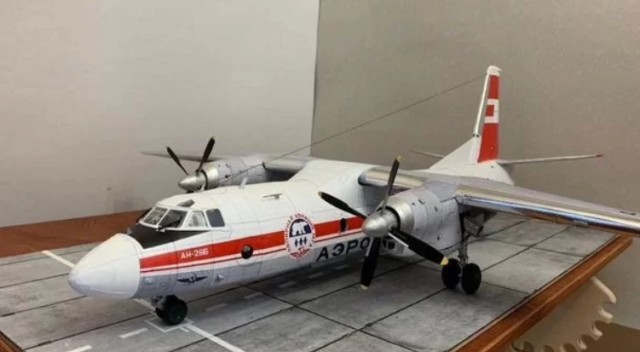 Жители Сургута продают 100-летний кассовый аппарат США и бумажный Ан-26