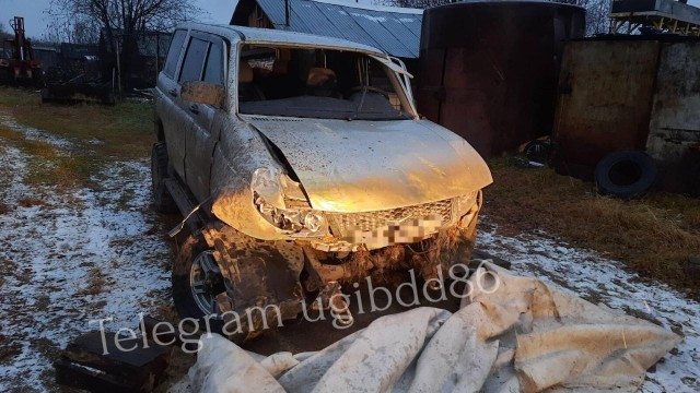 В Сургутском районе водитель УАЗа врезался в забор