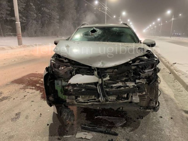 В Сургуте пьяный водитель врезался в автобус и отправил пассажира в больницу В Сургуте пьяный водитель врезался в автобус и отправил пассажира в больницу