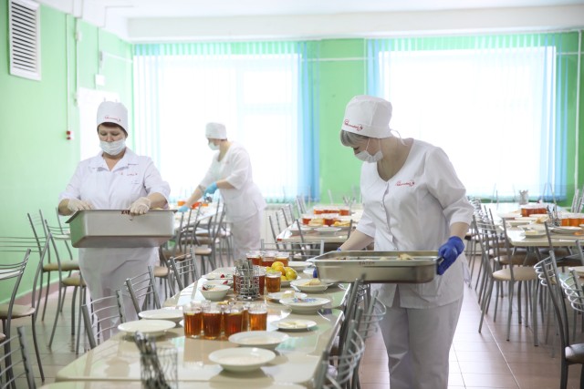 Сургутские студенты впервые в России разработали съедобную посуду