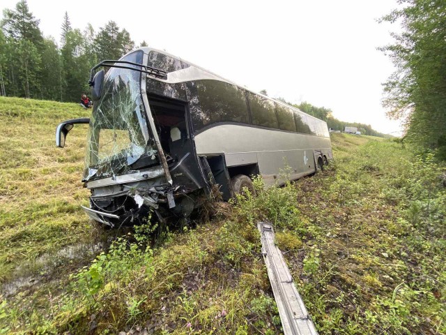 Водитель автобуса снес иномарку на встречке и погубил ее молодого владельца Водитель автобуса снес иномарку на встречке и погубил ее молодого владельца