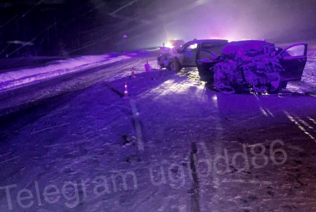 В ХМАО в лобовом ДТП с участием двух дам за рулем погибла пассажирка