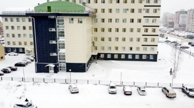 В Сургуте у поликлиники «Нефтяник» появится парковка на 200 машин