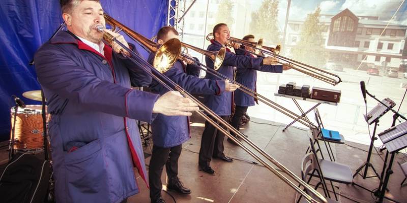 Сургутская филармония устроит 17 уличных концертов за четыре дня