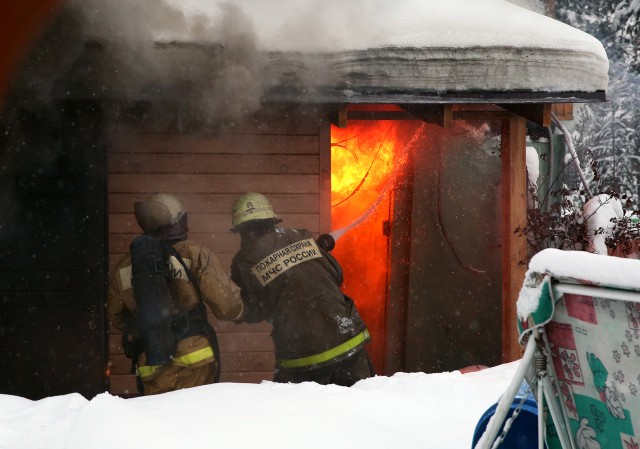 В ХМАО при пожаре в частном доме погиб 39-летний мужчина