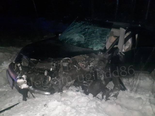 В ХМАО в лобовой аварии пострадали трое взрослых и 3-летний ребенок