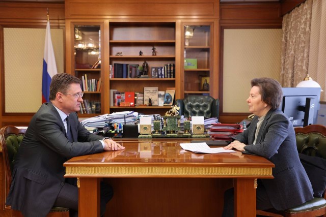 Губернатор Югры обсудила с вице-премьером Новаком добычу нефти в регионе