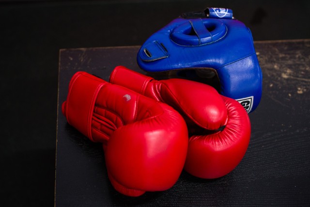 В ХМАО бывшего боксера заподозрили в избиении малолетнего сына