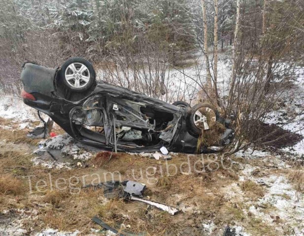 В ХМАО водитель «Тойоты» погиб после столкновения с фургоном